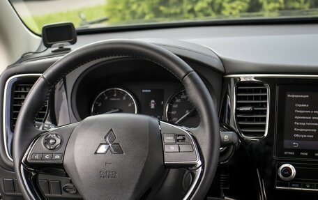 Mitsubishi Outlander III рестайлинг 3, 2022 год, 2 788 000 рублей, 14 фотография