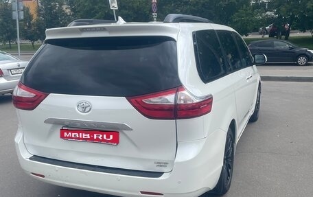 Toyota Sienna III, 2014 год, 3 090 000 рублей, 4 фотография