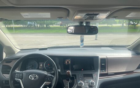Toyota Sienna III, 2014 год, 3 090 000 рублей, 8 фотография