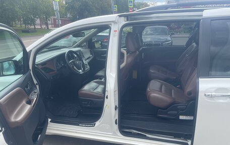 Toyota Sienna III, 2014 год, 3 090 000 рублей, 7 фотография