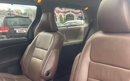 Toyota Sienna III, 2014 год, 3 090 000 рублей, 10 фотография