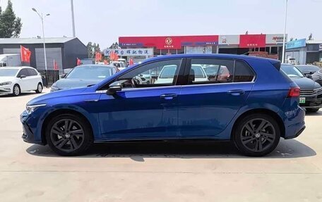 Volkswagen Golf VIII, 2022 год, 1 950 000 рублей, 4 фотография