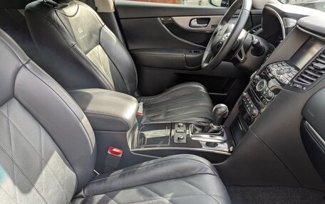 Infiniti QX70, 2014 год, 2 320 000 рублей, 11 фотография