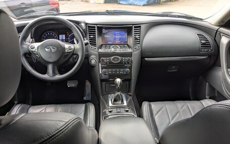 Infiniti QX70, 2014 год, 2 320 000 рублей, 10 фотография