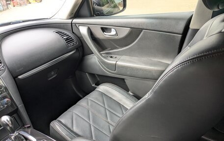 Infiniti QX70, 2014 год, 2 320 000 рублей, 15 фотография