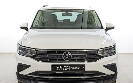 Volkswagen Tiguan II, 2021 год, 2 670 000 рублей, 2 фотография