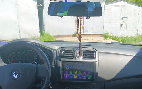 Renault Logan II, 2016 год, 900 000 рублей, 2 фотография