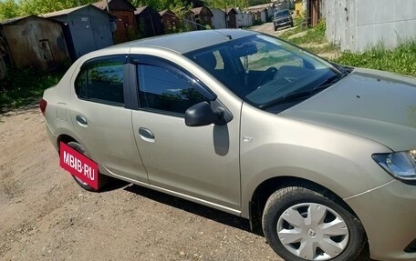 Renault Logan II, 2016 год, 900 000 рублей, 10 фотография