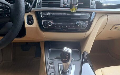 BMW 3 серия, 2016 год, 1 900 000 рублей, 10 фотография