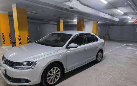 Volkswagen Jetta VI, 2011 год, 950 000 рублей, 4 фотография