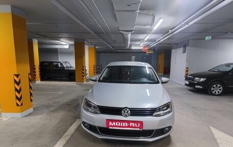 Volkswagen Jetta VI, 2011 год, 950 000 рублей, 2 фотография