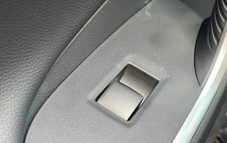 Toyota RAV4, 2025 год, 3 700 000 рублей, 27 фотография