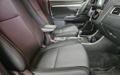 Mitsubishi Outlander III рестайлинг 3, 2016 год, 1 649 000 рублей, 12 фотография
