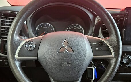 Mitsubishi Outlander III рестайлинг 3, 2016 год, 1 649 000 рублей, 11 фотография