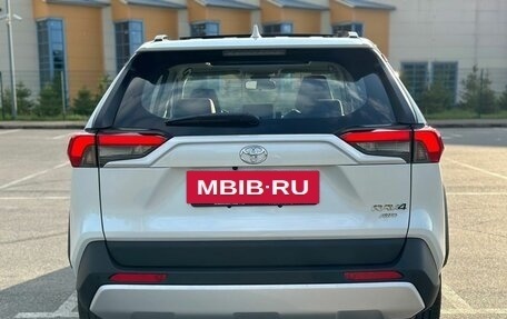 Toyota RAV4, 2025 год, 3 700 000 рублей, 5 фотография