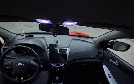 Hyundai Solaris II рестайлинг, 2013 год, 775 000 рублей, 20 фотография