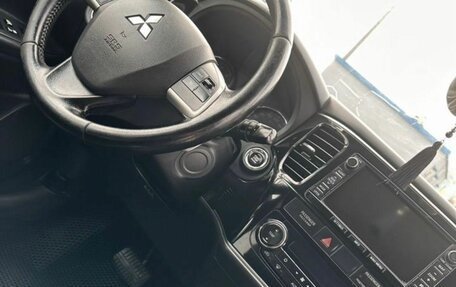 Mitsubishi Outlander III рестайлинг 3, 2013 год, 1 230 000 рублей, 5 фотография
