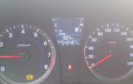 Hyundai Solaris II рестайлинг, 2013 год, 450 000 рублей, 2 фотография