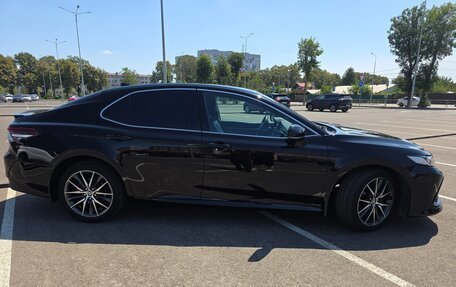 Toyota Camry, 2021 год, 3 550 000 рублей, 2 фотография
