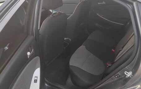 Hyundai Solaris II рестайлинг, 2013 год, 1 000 000 рублей, 9 фотография