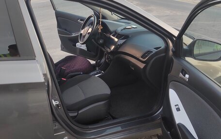 Hyundai Solaris II рестайлинг, 2013 год, 1 000 000 рублей, 13 фотография