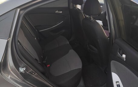 Hyundai Solaris II рестайлинг, 2013 год, 1 000 000 рублей, 17 фотография