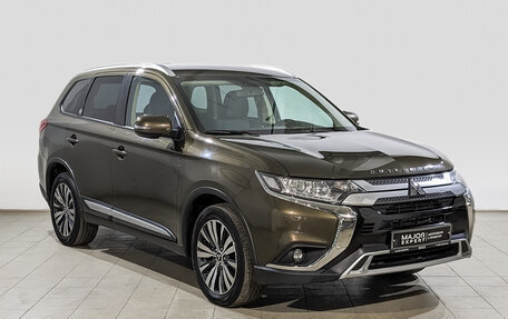 Mitsubishi Outlander III рестайлинг 3, 2019 год, 1 840 000 рублей, 3 фотография