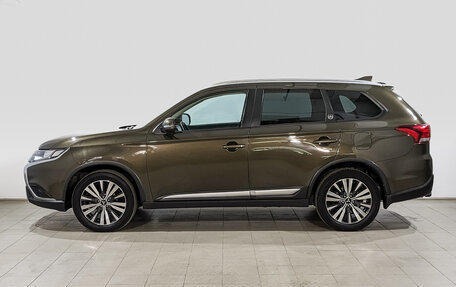 Mitsubishi Outlander III рестайлинг 3, 2019 год, 1 840 000 рублей, 8 фотография