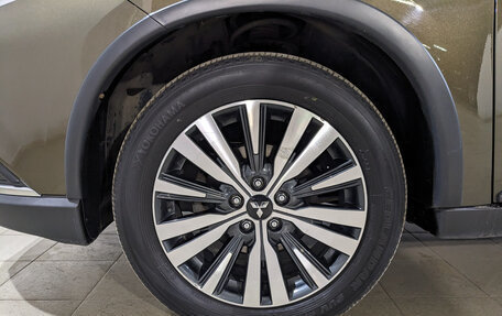 Mitsubishi Outlander III рестайлинг 3, 2019 год, 1 840 000 рублей, 12 фотография