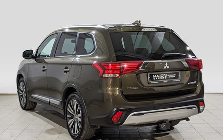 Mitsubishi Outlander III рестайлинг 3, 2019 год, 1 840 000 рублей, 7 фотография