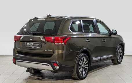 Mitsubishi Outlander III рестайлинг 3, 2019 год, 1 840 000 рублей, 5 фотография