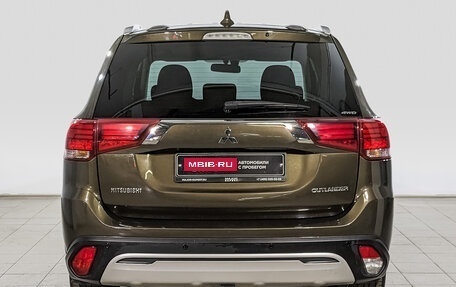 Mitsubishi Outlander III рестайлинг 3, 2019 год, 1 840 000 рублей, 6 фотография