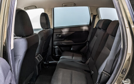 Mitsubishi Outlander III рестайлинг 3, 2019 год, 1 840 000 рублей, 18 фотография