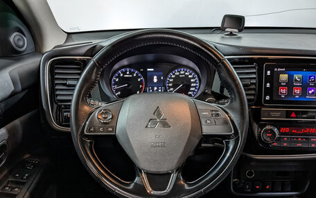 Mitsubishi Outlander III рестайлинг 3, 2019 год, 1 840 000 рублей, 22 фотография