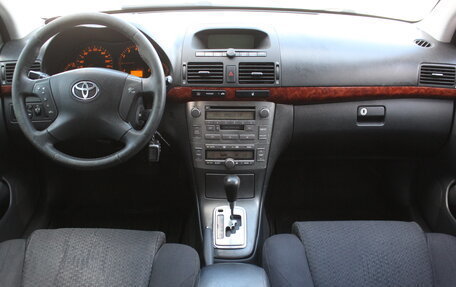 Toyota Avensis III рестайлинг, 2003 год, 590 000 рублей, 19 фотография