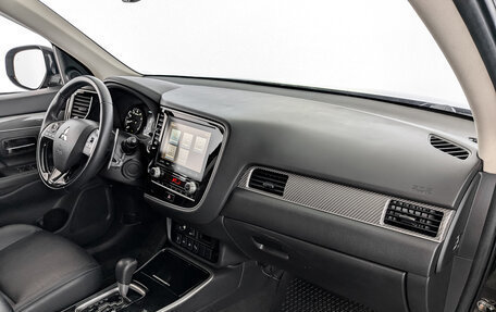 Mitsubishi Outlander III рестайлинг 3, 2020 год, 2 500 000 рублей, 11 фотография