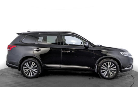 Mitsubishi Outlander III рестайлинг 3, 2020 год, 2 500 000 рублей, 4 фотография