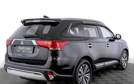 Mitsubishi Outlander III рестайлинг 3, 2020 год, 2 500 000 рублей, 5 фотография