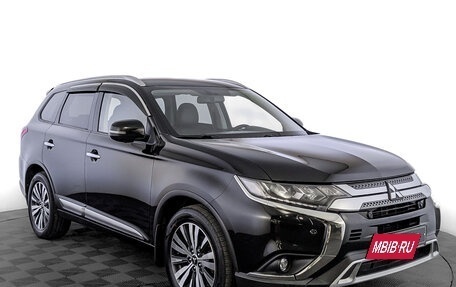 Mitsubishi Outlander III рестайлинг 3, 2020 год, 2 500 000 рублей, 3 фотография