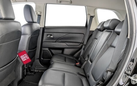 Mitsubishi Outlander III рестайлинг 3, 2020 год, 2 500 000 рублей, 12 фотография