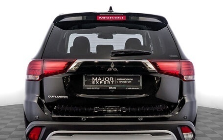 Mitsubishi Outlander III рестайлинг 3, 2020 год, 2 500 000 рублей, 6 фотография