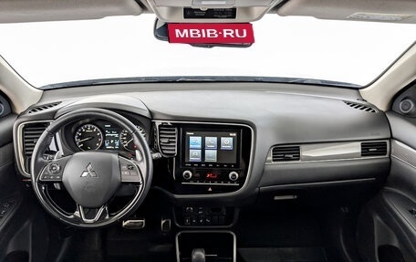 Mitsubishi Outlander III рестайлинг 3, 2020 год, 2 500 000 рублей, 14 фотография