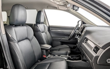 Mitsubishi Outlander III рестайлинг 3, 2020 год, 2 500 000 рублей, 24 фотография