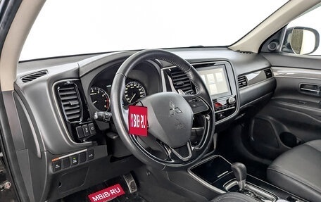 Mitsubishi Outlander III рестайлинг 3, 2020 год, 2 500 000 рублей, 16 фотография