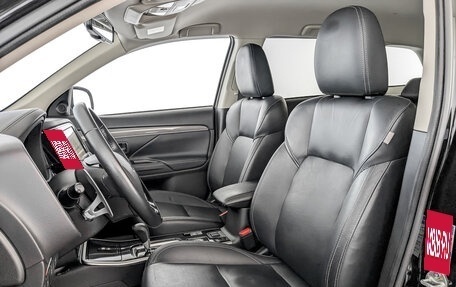Mitsubishi Outlander III рестайлинг 3, 2020 год, 2 500 000 рублей, 20 фотография
