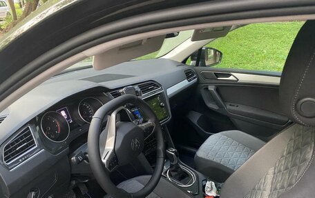 Volkswagen Tiguan II, 2021 год, 3 200 000 рублей, 1 фотография
