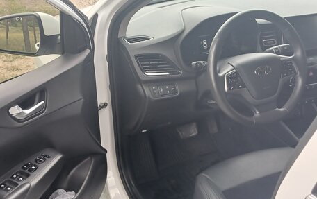 Hyundai Solaris II рестайлинг, 2021 год, 1 885 000 рублей, 20 фотография