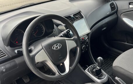 Hyundai Solaris II рестайлинг, 2011 год, 530 000 рублей, 13 фотография