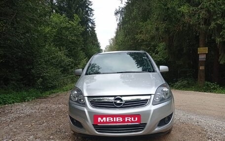 Opel Zafira B, 2010 год, 750 000 рублей, 3 фотография
