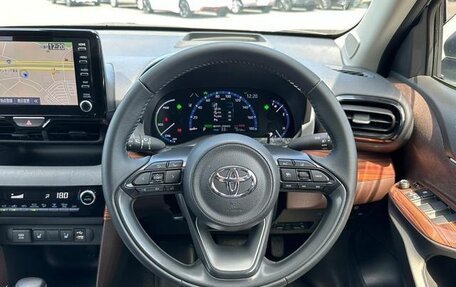 Toyota Yaris Cross, 2021 год, 1 376 000 рублей, 11 фотография